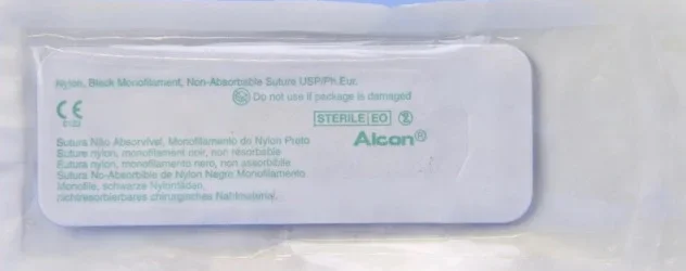 Alcon Suture with Needle Nonabsorbable Uncoated Black Suture Monofilament Nylon Size 10-0 6 Inch Suture Double-Armed 5.51 mm Length 1/2 Circle Spatula Needle – 8065692001