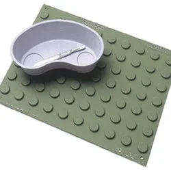 Cardinal Devon Magnetic Drape 16 X 20 Inch, NonSterile, Includes Neutral Zone and Stays – 31140612