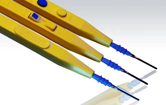 Conmed Goldline Electrosurgical Pencil GoldLine Button Switch 15 Foot Cord UltraClean Blade – 131326A