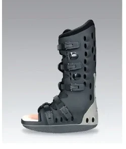 Darco International Body Armor II Walker Boot Small Locking Ratcheted Closure Male 3-1/2 to 6 / Female 4-1/2 to 6-1/2 Left or Right Foot – BAT1