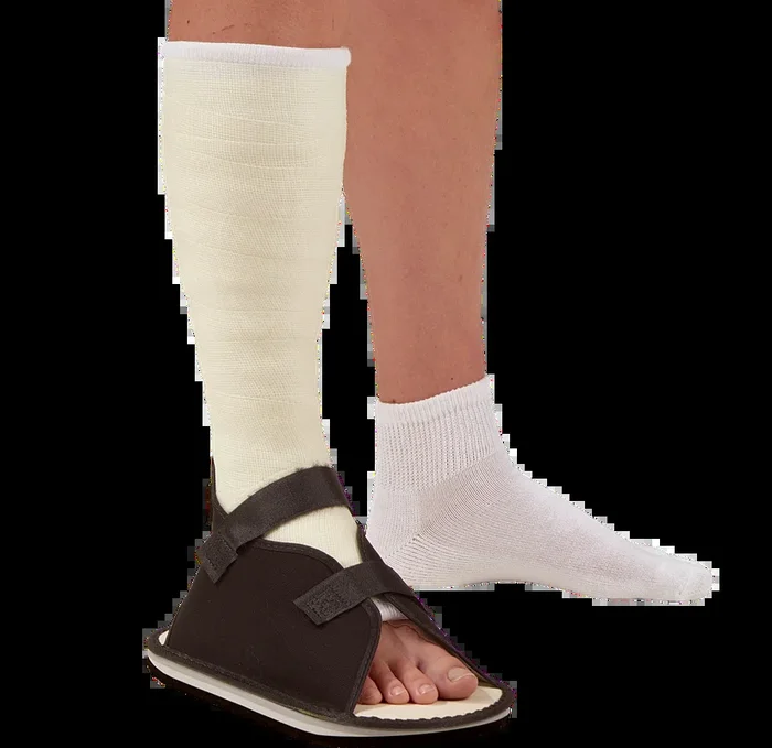 DeRoyal Black Canvas Cast Shoe