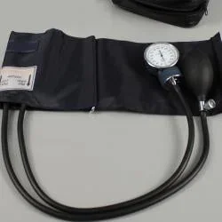 Dynarex Aneroid Sphygmomanometer Palm Style Hand Held 2-Tube Adult Size Thigh – 7109