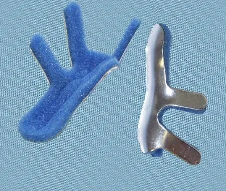 Frank Stubbs Quicky Toad Finger Splint Frog Style Aluminum / Foam Left or Right Hand Silver / Blue Medium – F004154