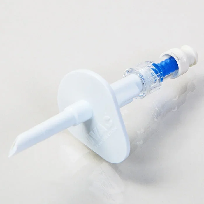 IV Bag Spike with SmartSite Port for Needle-Free Withdraws Sterile
