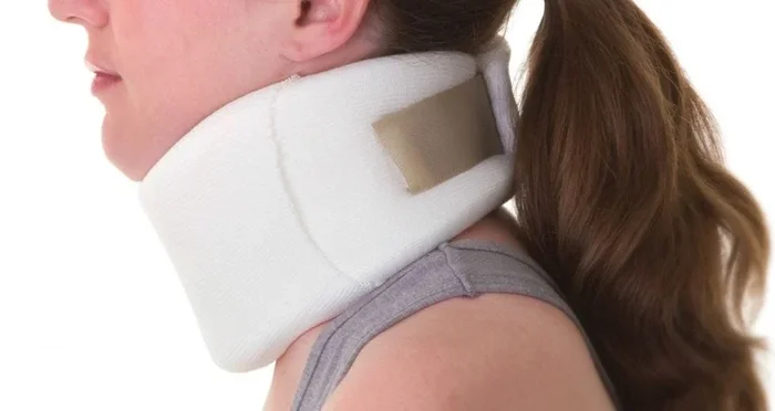 Medline Serpentine style Cervical Collars Medium, 1 Count